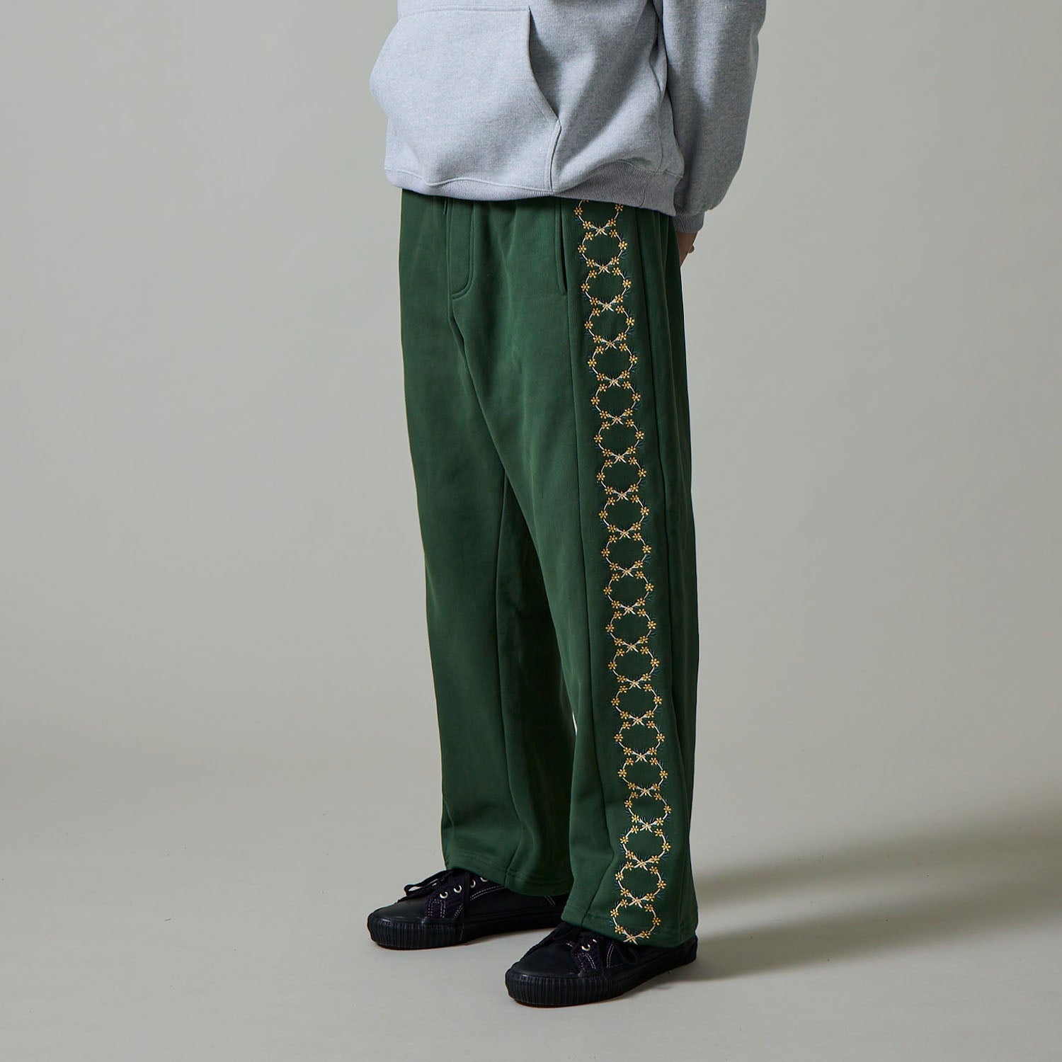 0075_Wattle_Organic_Cotton_Track_Pant_Green_1.jpg