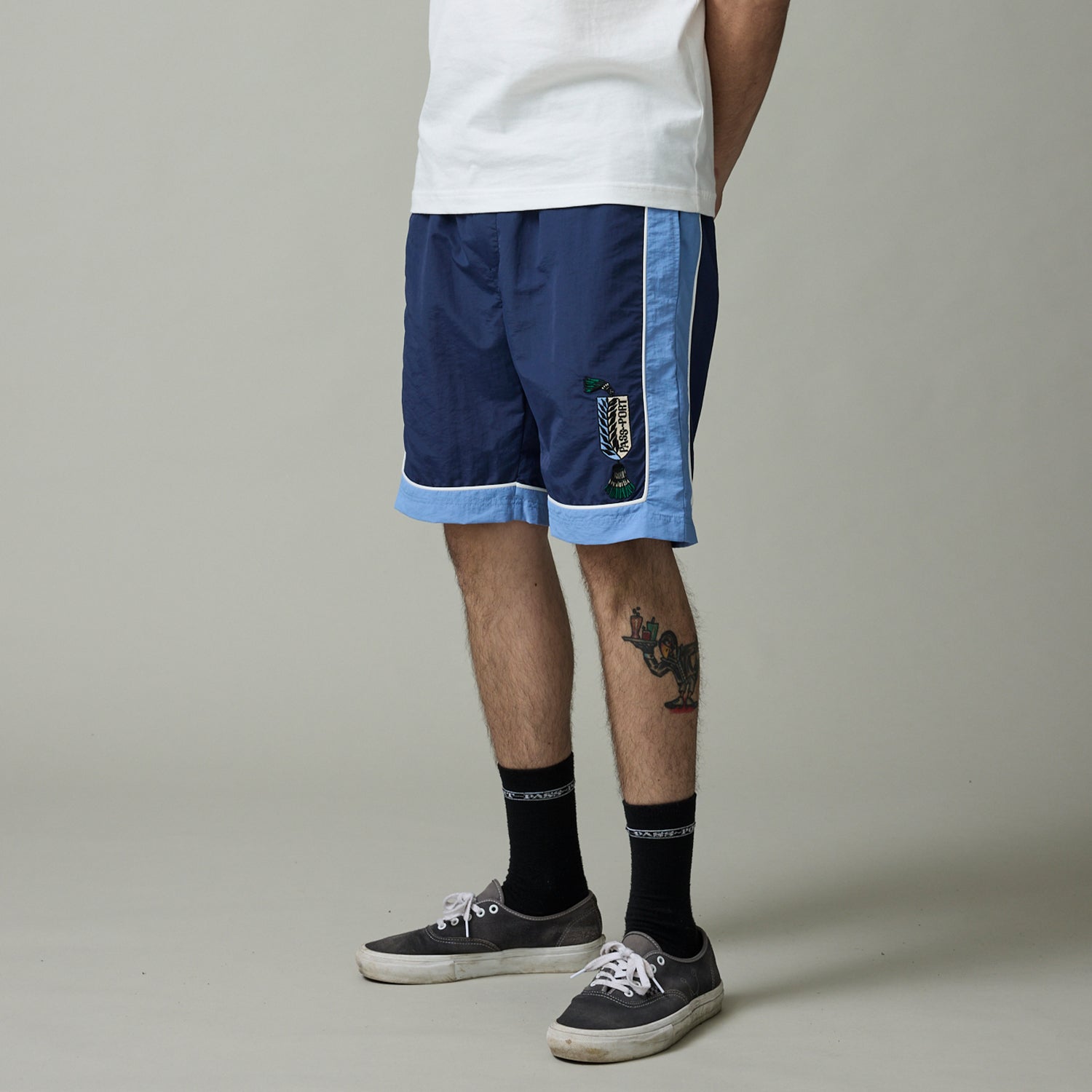 R43_ON_BODY_PANTS_0086_TASSLE_RPET_SHORTS_NAVY.jpg