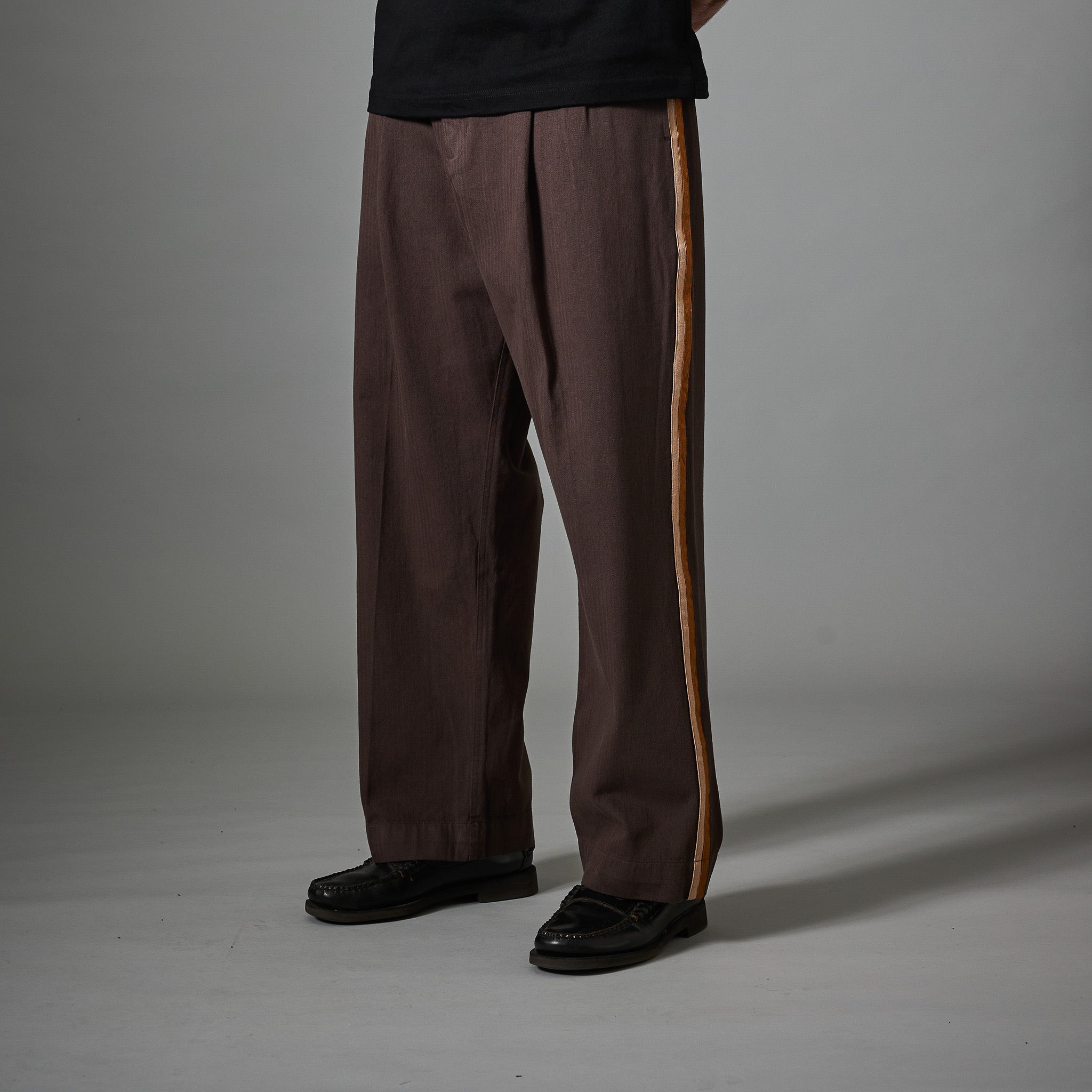 R46_0066_LEAGUES_CLUB_SIDE_STRIPE_PANT_CHOC2.jpg